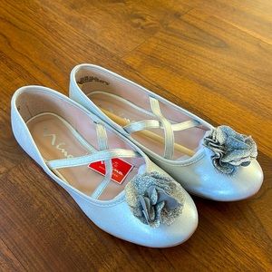 New Nina Karrie Silver Shimme size 6